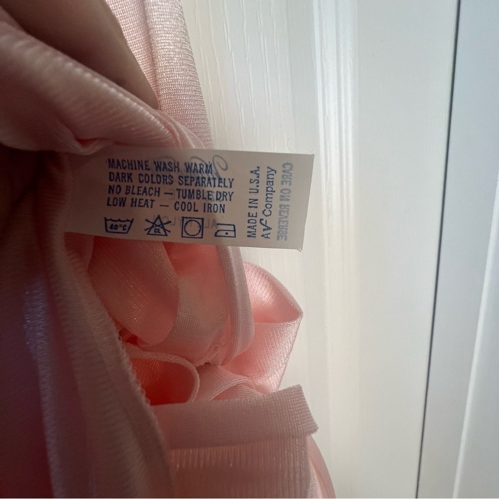 Rare Vintage Vanity Fair light pink bathrobe with tags, size petite - Picture 2 of 7